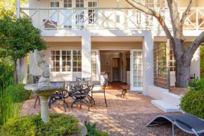 Гостиница 33 Strawberry Lane - Studio and Cottage  Кейптаун